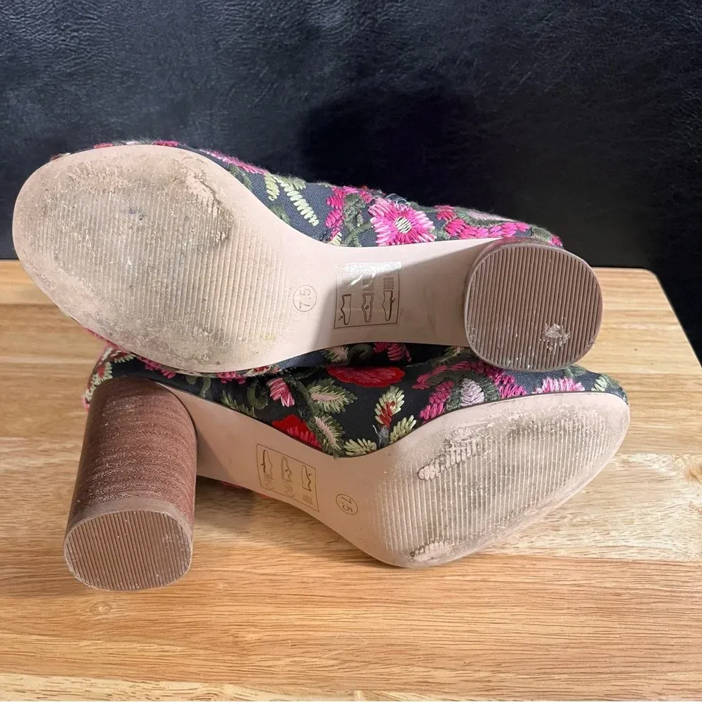 Sole Society Mulholland Embroidered Heeled Boots‎ Size 7.5 - Image 9