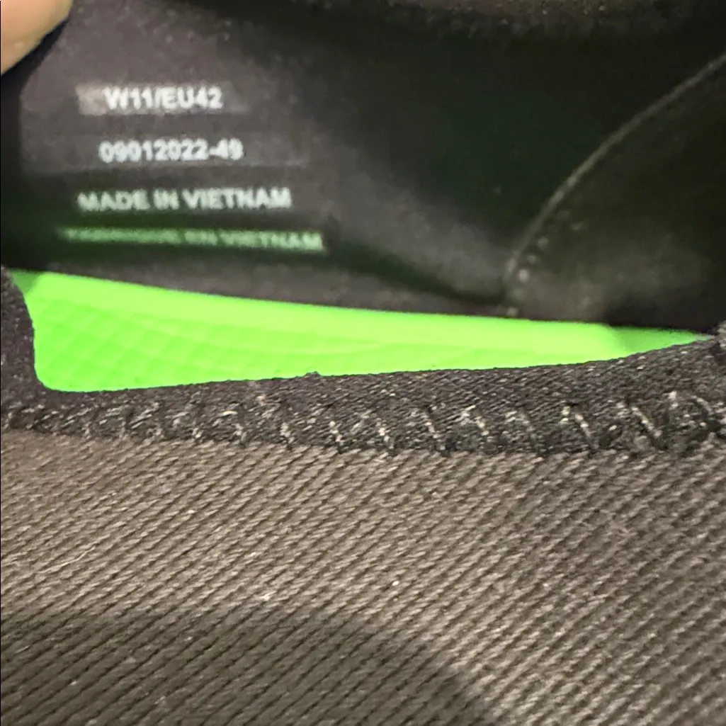 Oofos OOmg eeZee Low Womens Black Recovery Slip On Comfort Shoes 11 - Image 8