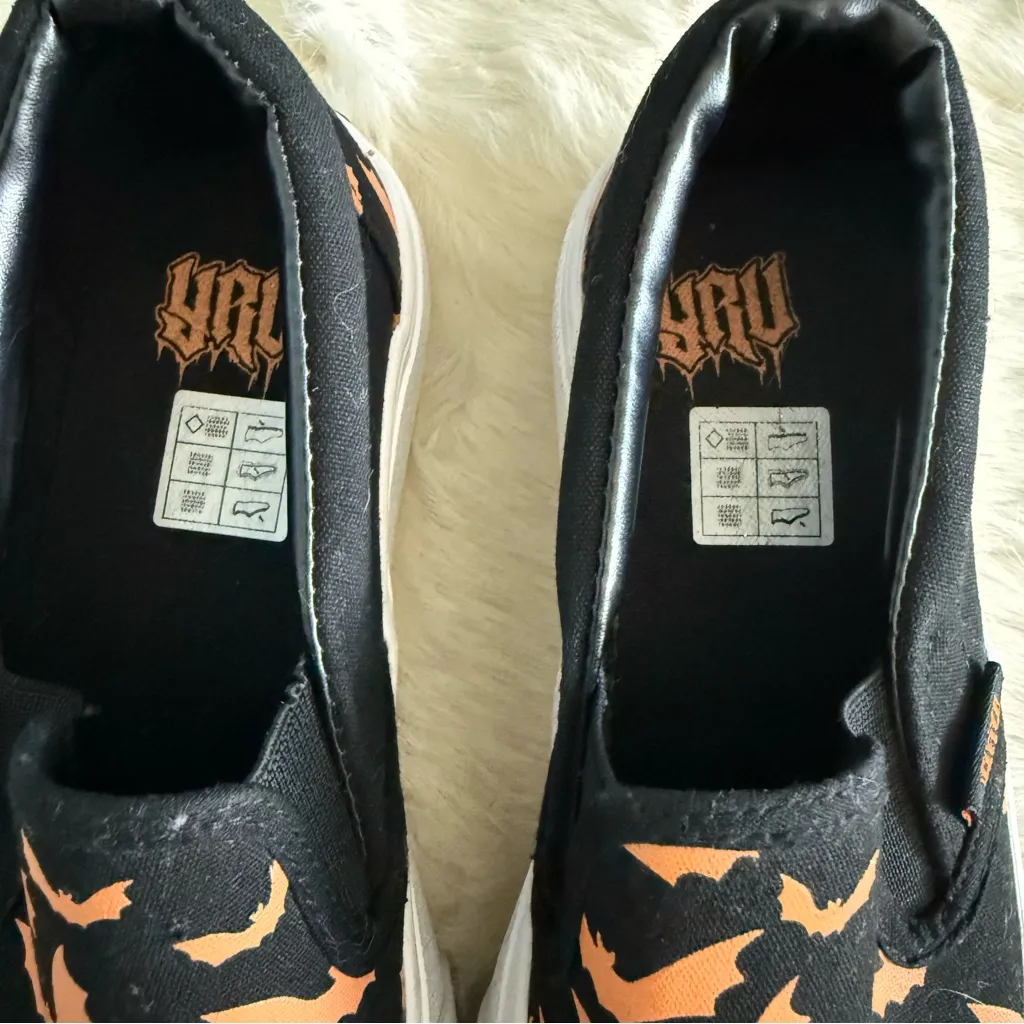 YRU Chill Bat Slip On Canvas Sneakers Black Size 6 - Image 5