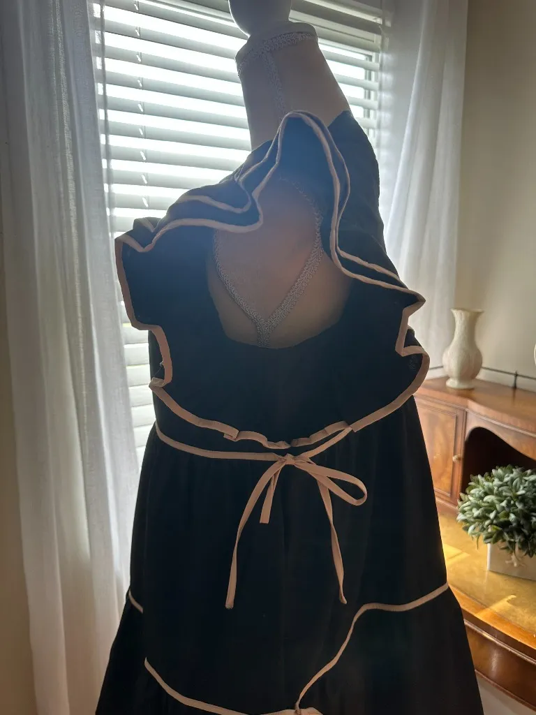 Main Strip Black Dress - Image 4