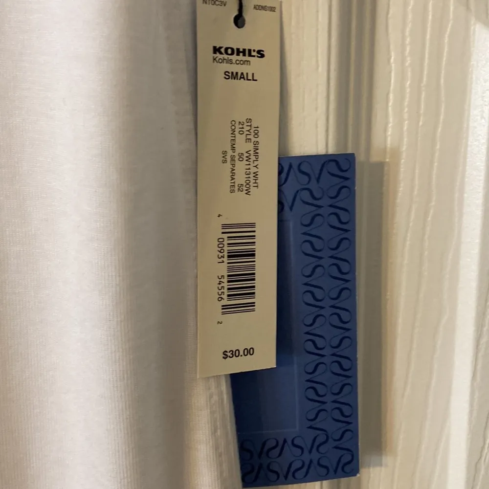 Vera Wang T-shirt brand new with tags - Image 3