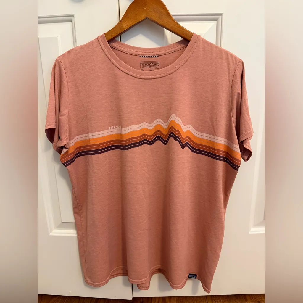 Patagonia Women's Capilene Cool Daily Graphic Shirt size XL Orange - Image 3