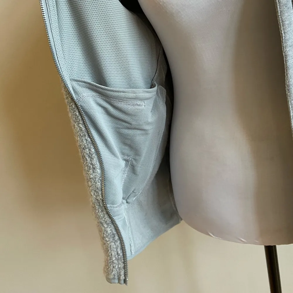 stand out sherpa jacket size 6 worn once - Image 3