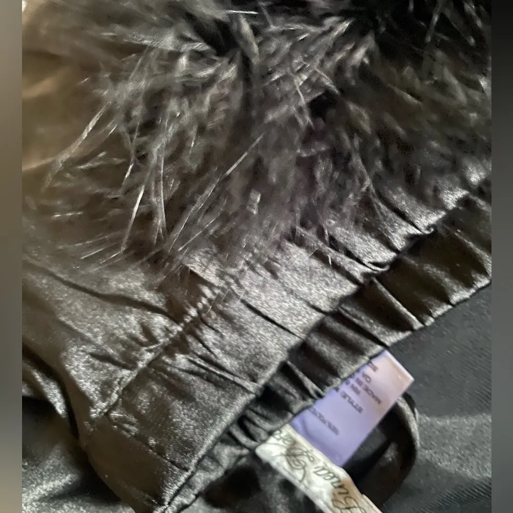 Linea Donatella Women's Marabou
Feather Satin Pajama Set XL - Image 5