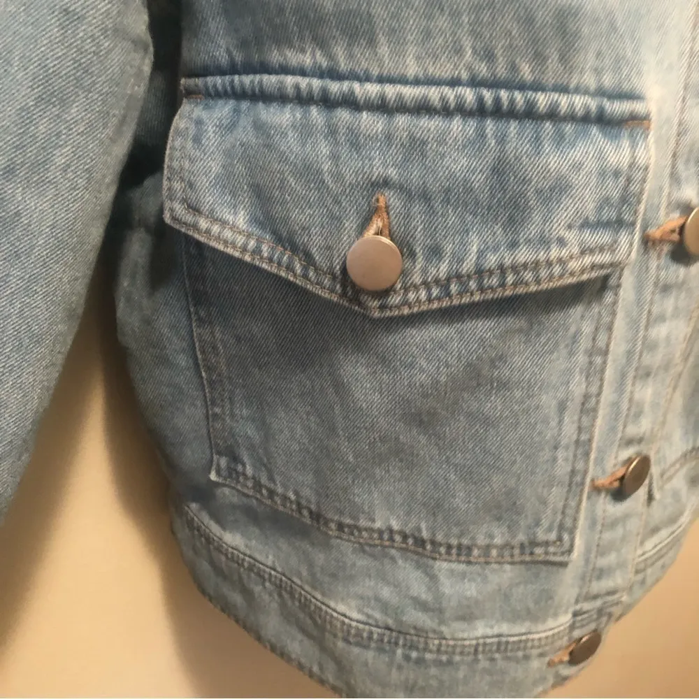 Lulus  Classically Cool Light Wash Denim Jacket M Puff Sleeve Light Wash Pockets - Image 7