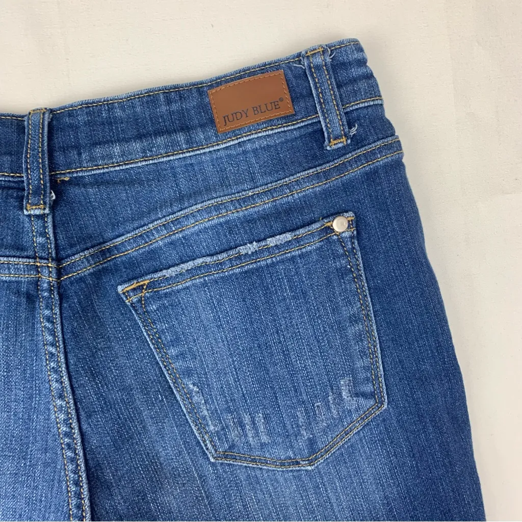 Judy Blue Women's medium denim Blue shorts distressed ruffle coastal cowgirl - Image 6