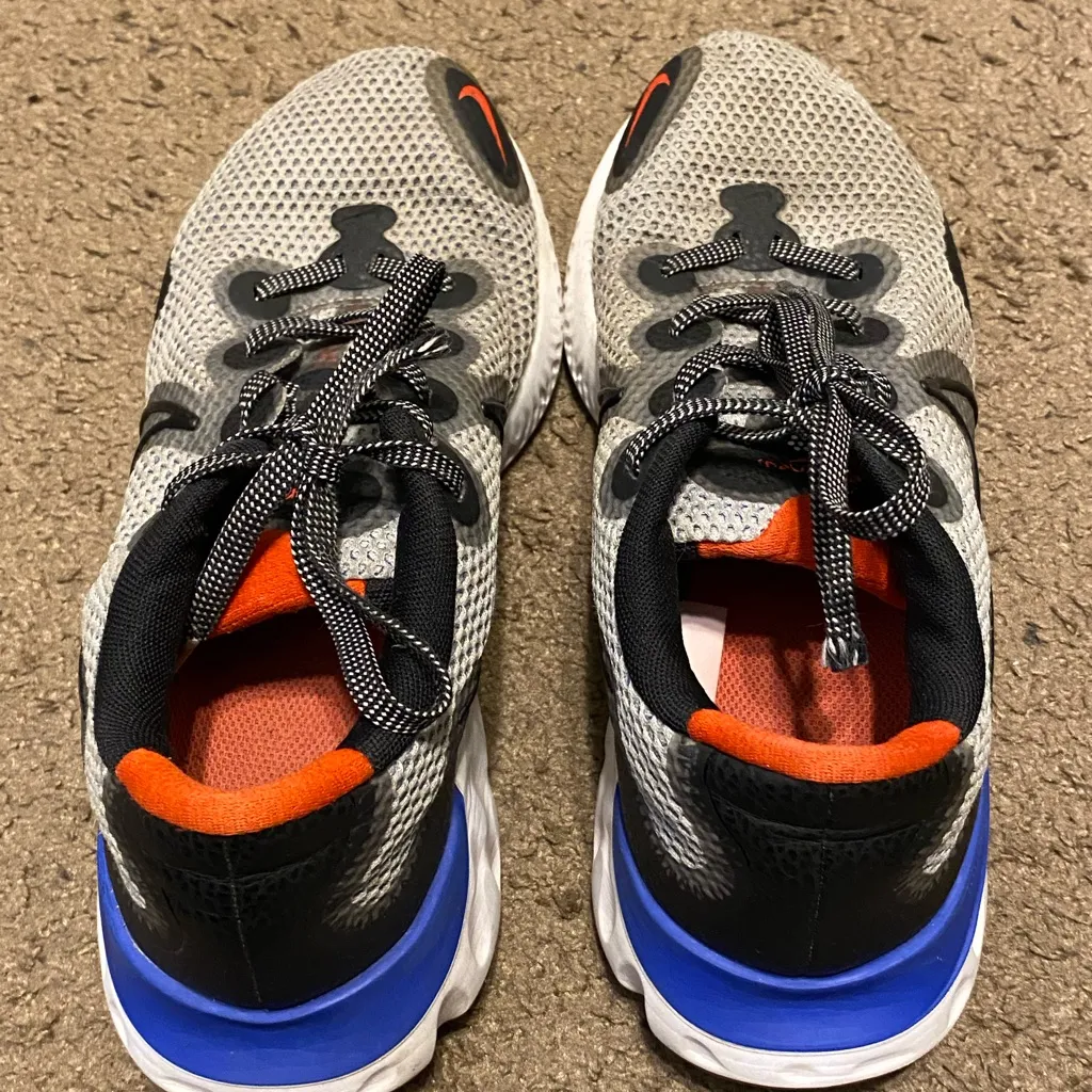 Womens Nike Renew Run Size 6 Gray White Blue CW7437-001‎ - Image 4