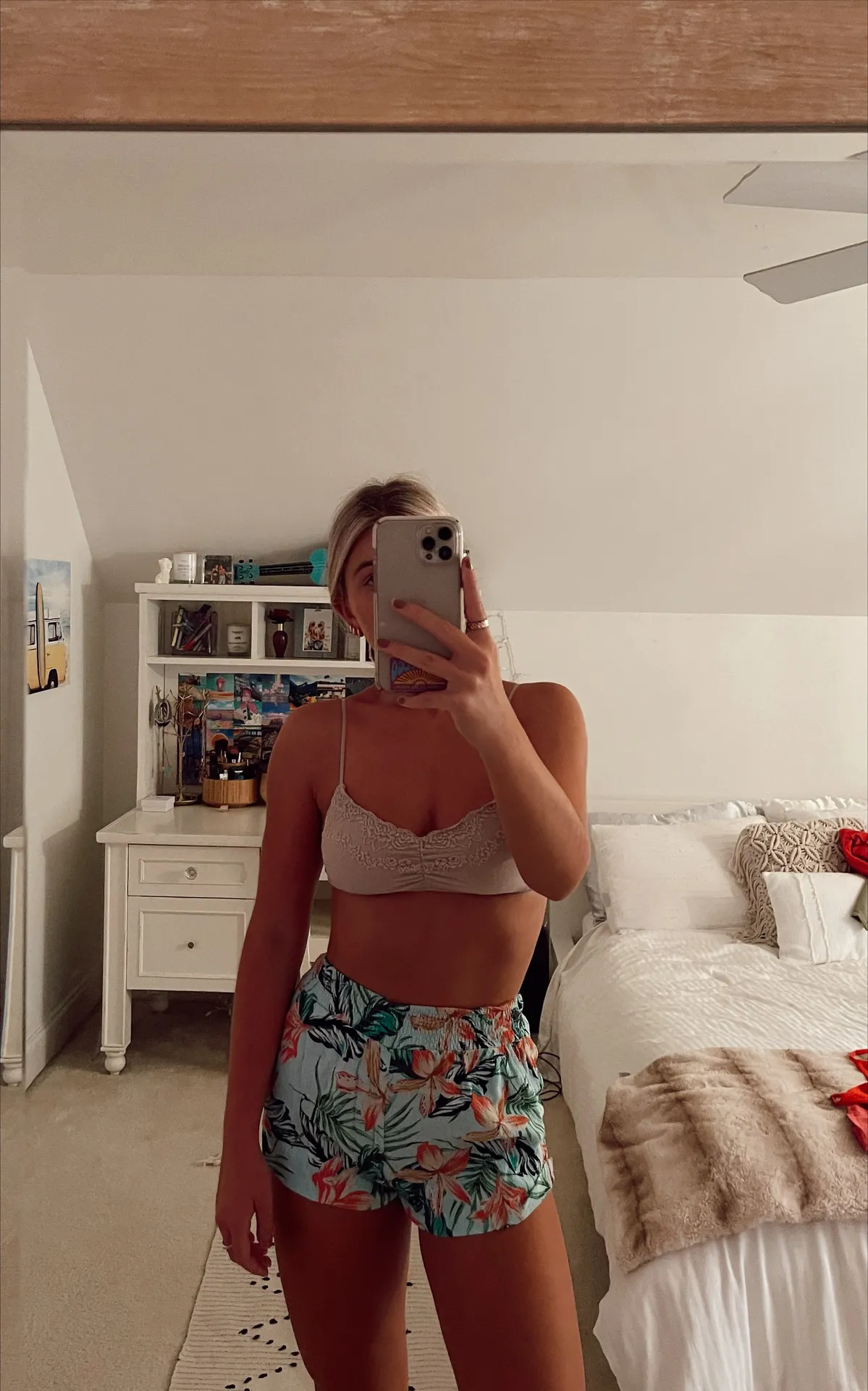 MINKPINK Floral Shorts - Image 4