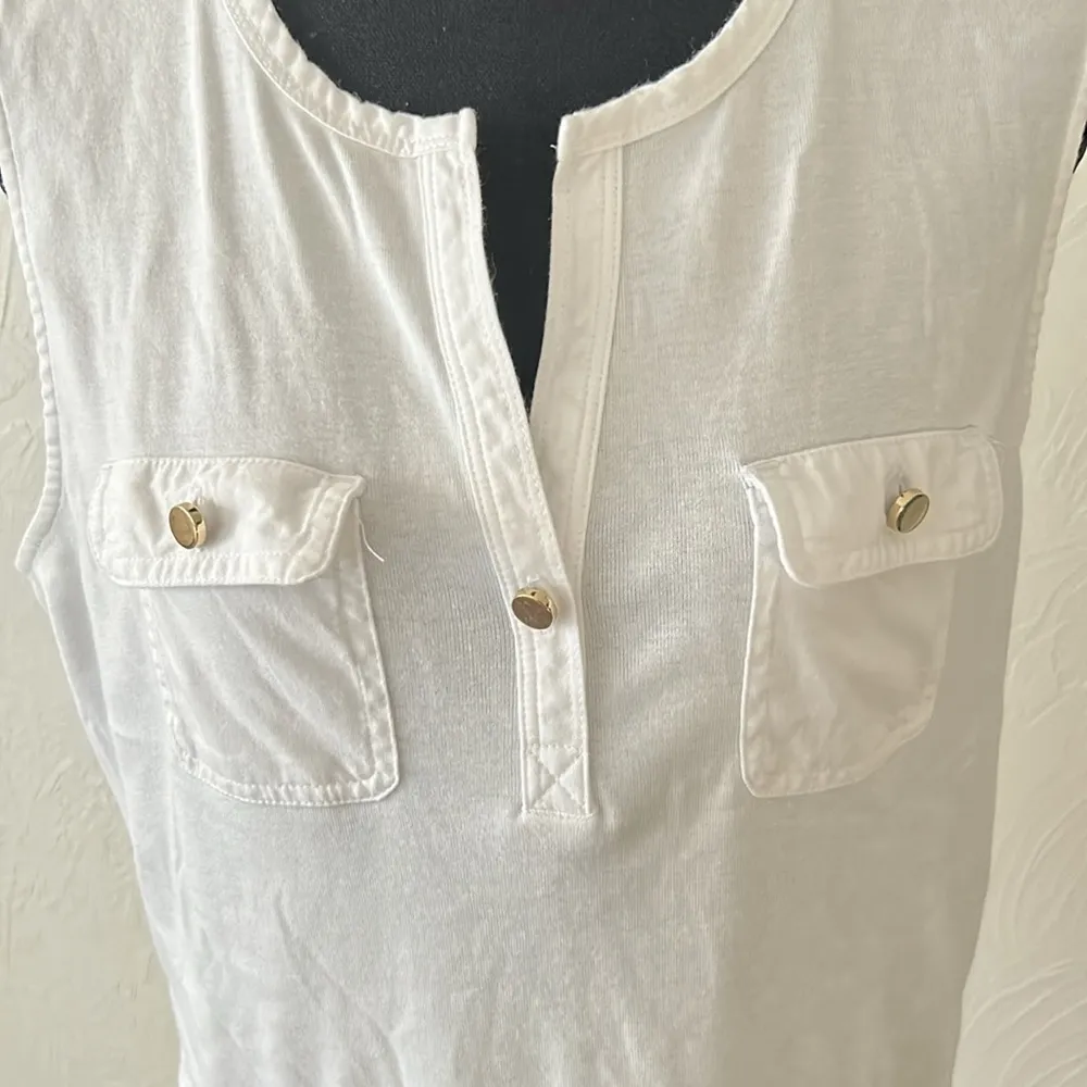 White dual pocket slit v-neck tank - Image 4