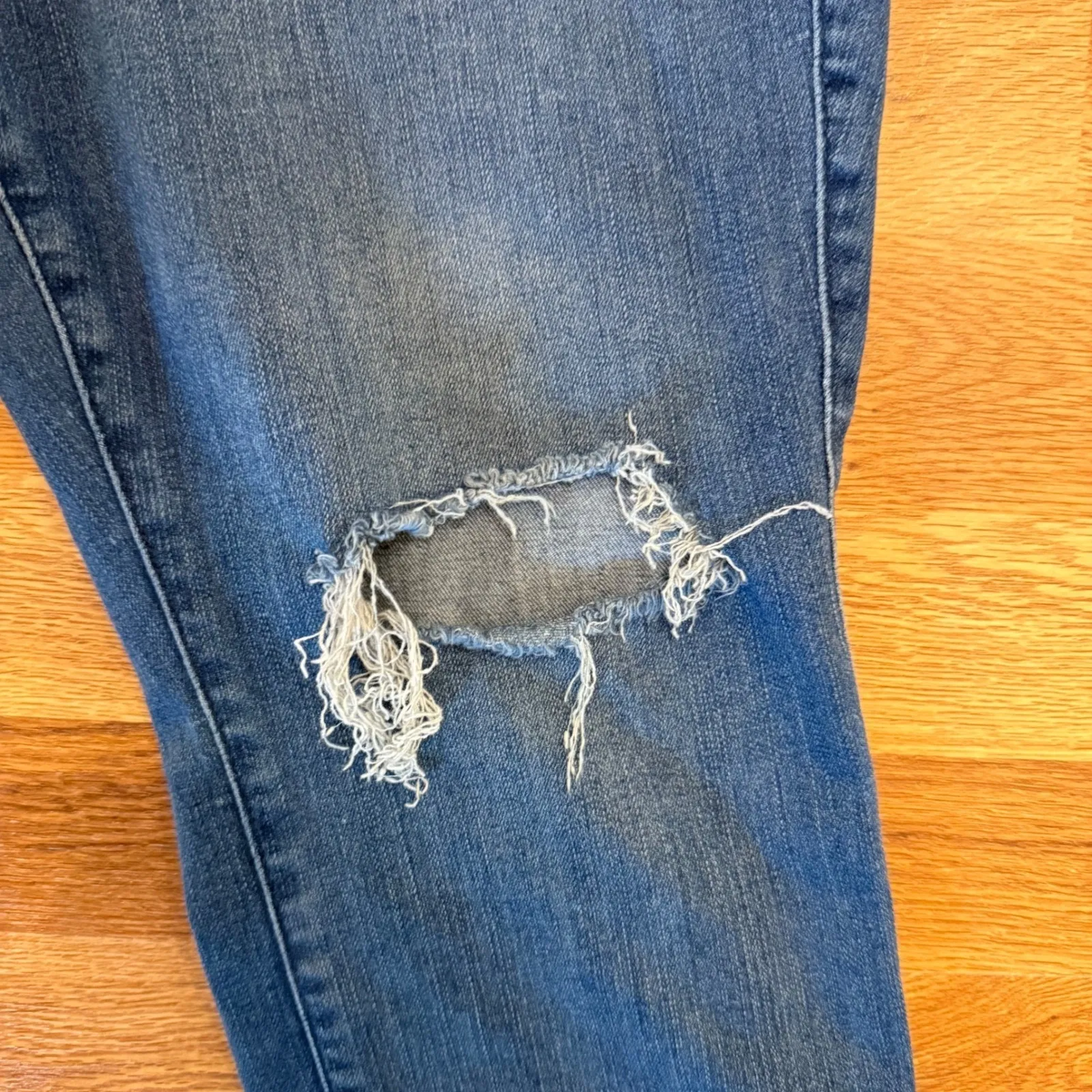 Torrid Plus Size 20R Bombshell Skinny Jeans Dark Wash Distressed Button‎ Fly - Image 4