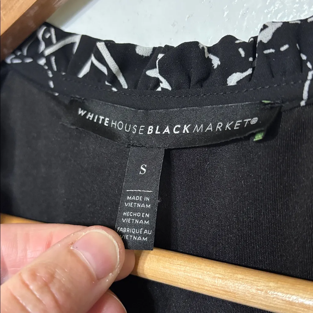 White House Black Market Whimsical Celestial Print Blouse Size S - Image 3