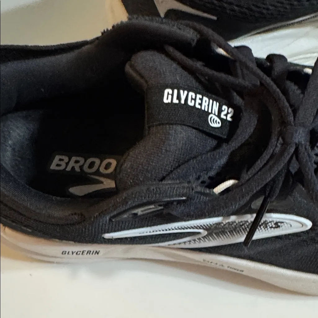 Brooks Glycerin 22 Black and White Athletic Shoes Size 10 Wide - Image 2
