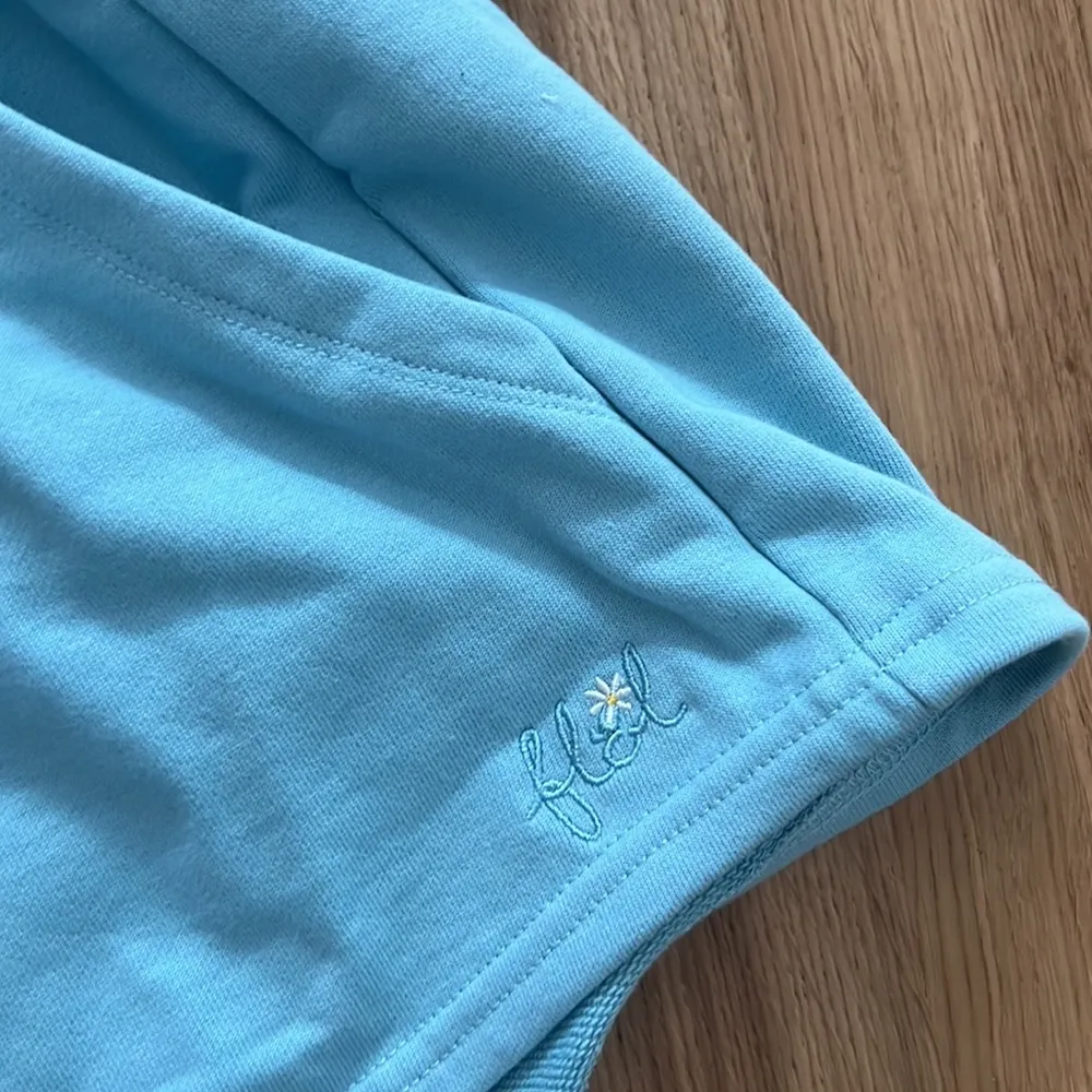 NWT FL&L VS baby blue cropped sweatshirt and shorts set - Image 9