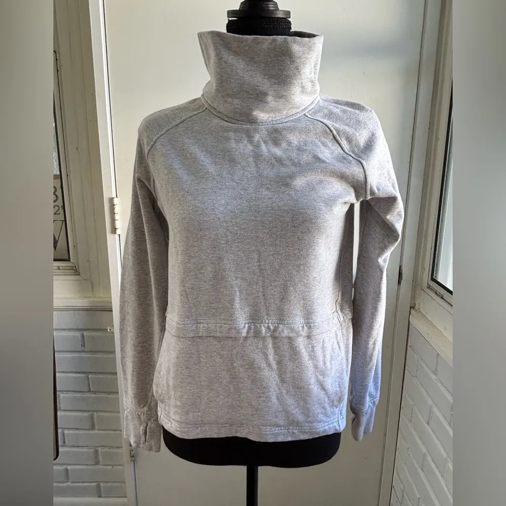 Lululemon‎ Find your Unwind Gray Pullover size 2 Athleisure streetwear yoga - Image 2