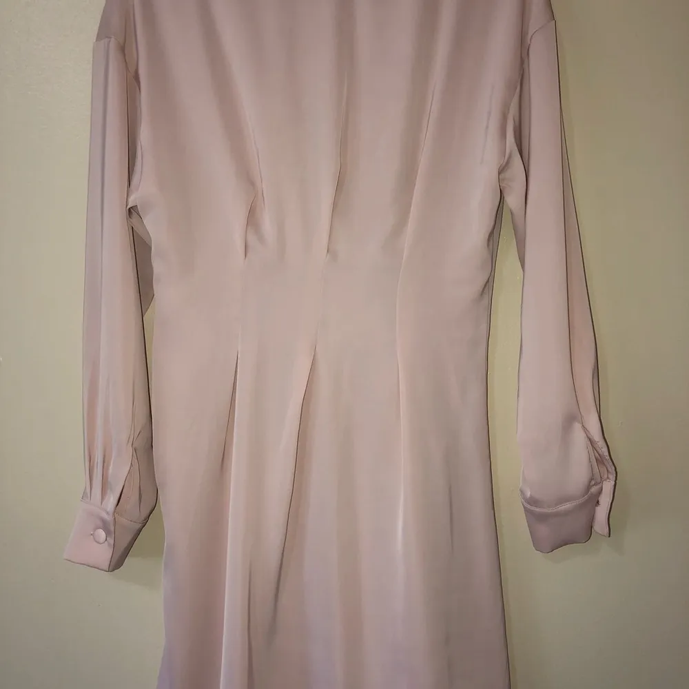 Pretty Little Thing PEACH PINK SATIN LONG SLEEVE dress Size Small - Image 3