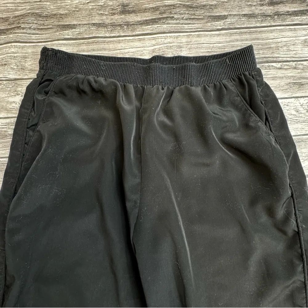H&M Women's Black Lightweight Satin Pants Curved Hem 8 Pockets Elastic Waist - Image 3