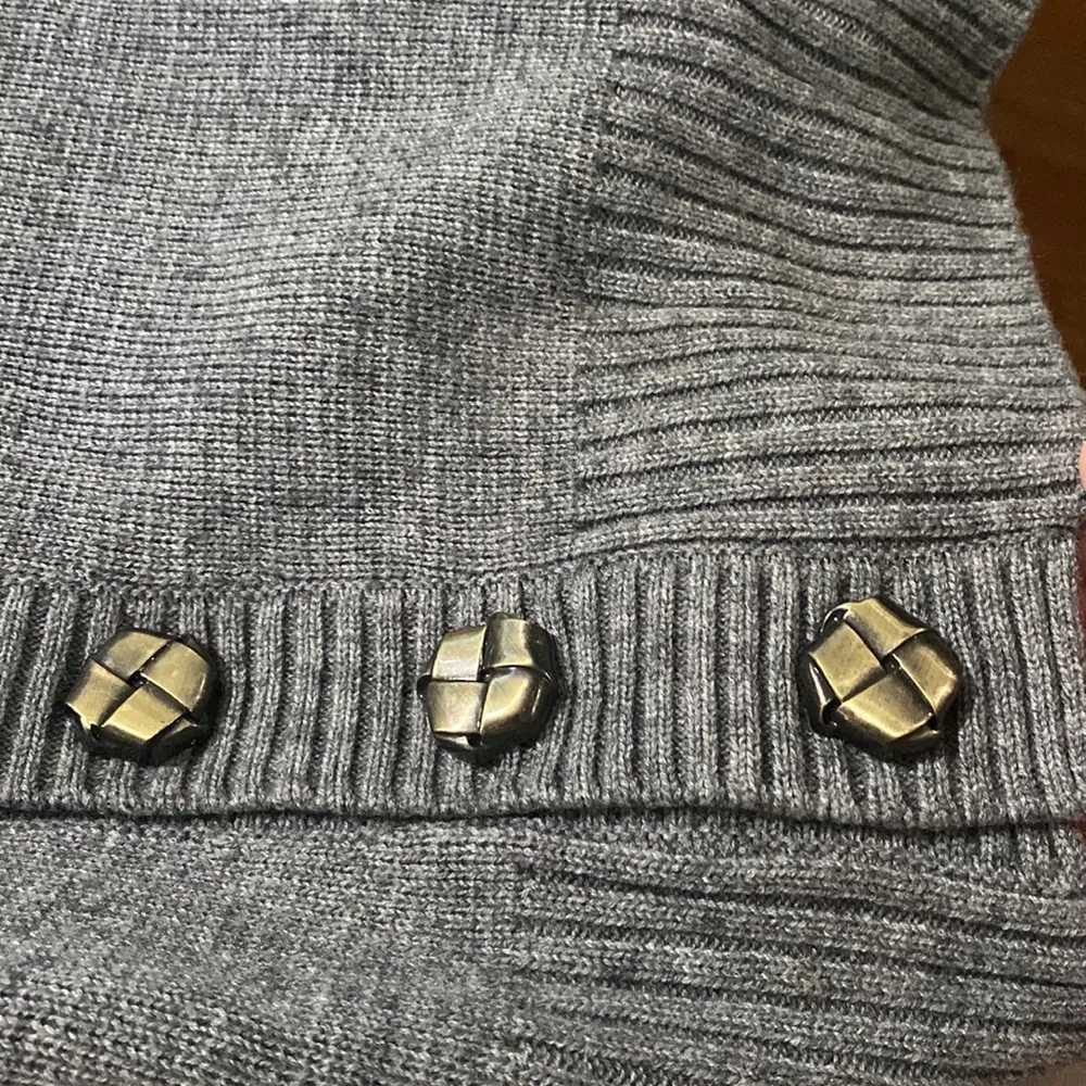 Tara Jarmon Promesse grey wool chunky knit button accent v - Image 11