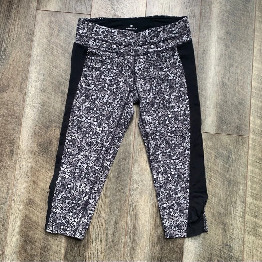 Athleta Black Floral Ditsy Cropped Leggings Medium - Image 2