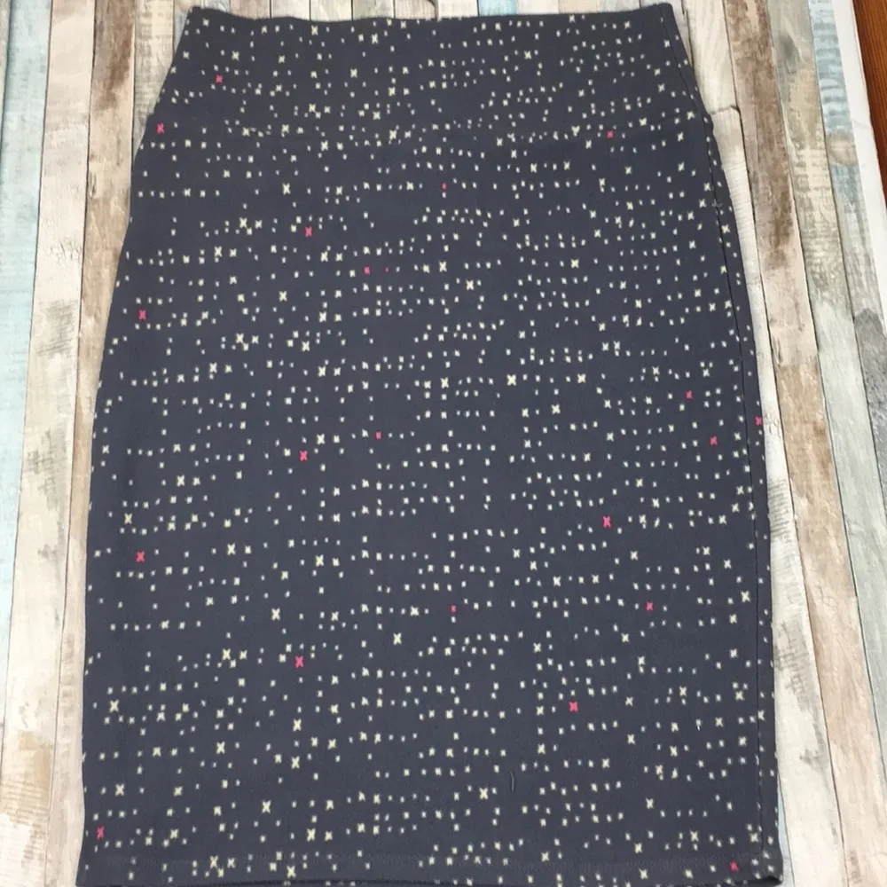 LulaRoe Gray stretchy Pencil Skirt - Image 3