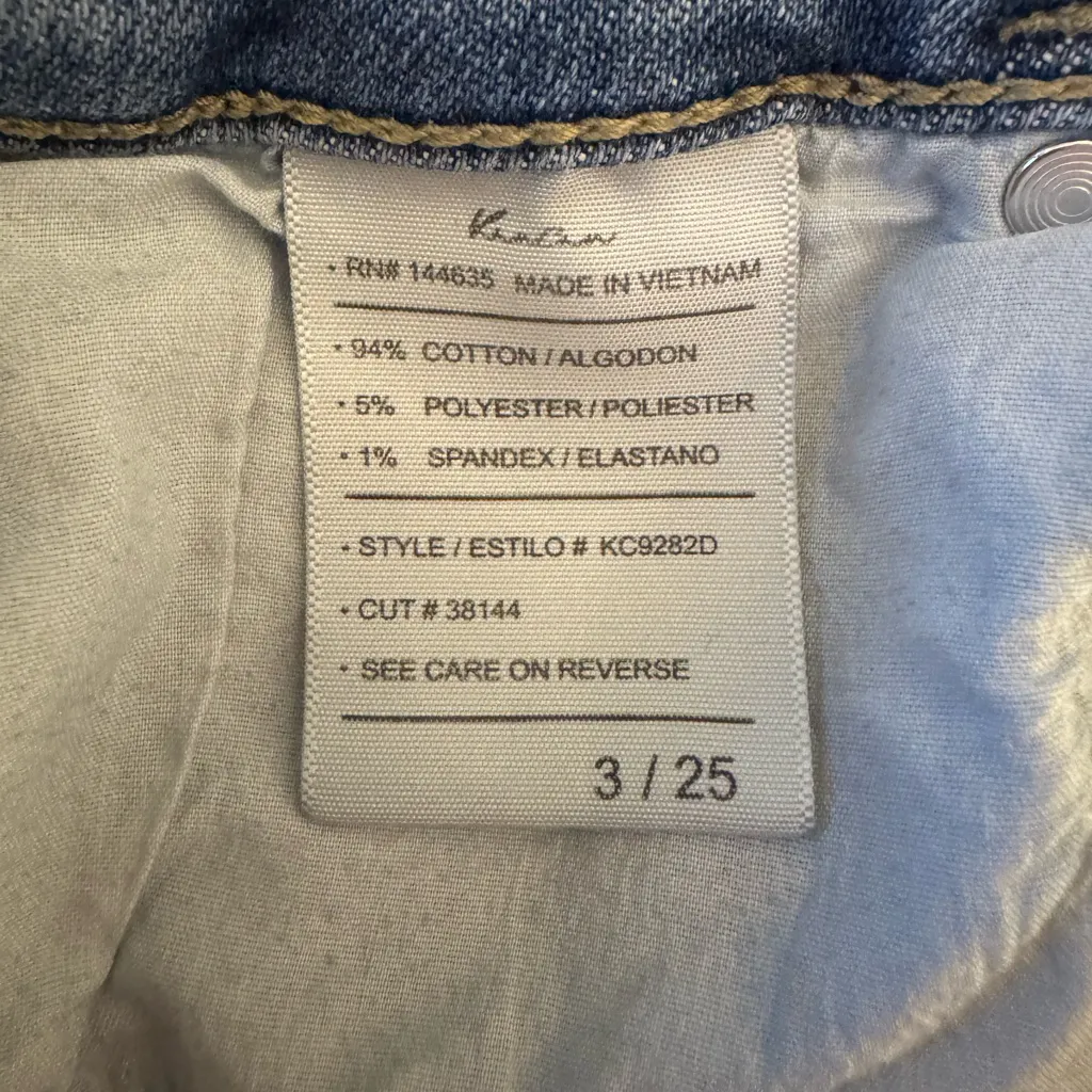 Women’s KanCan Chloe High Rise Distressed Raw Hem Super Flare Jeans Size 5/26 Blue - Image 7