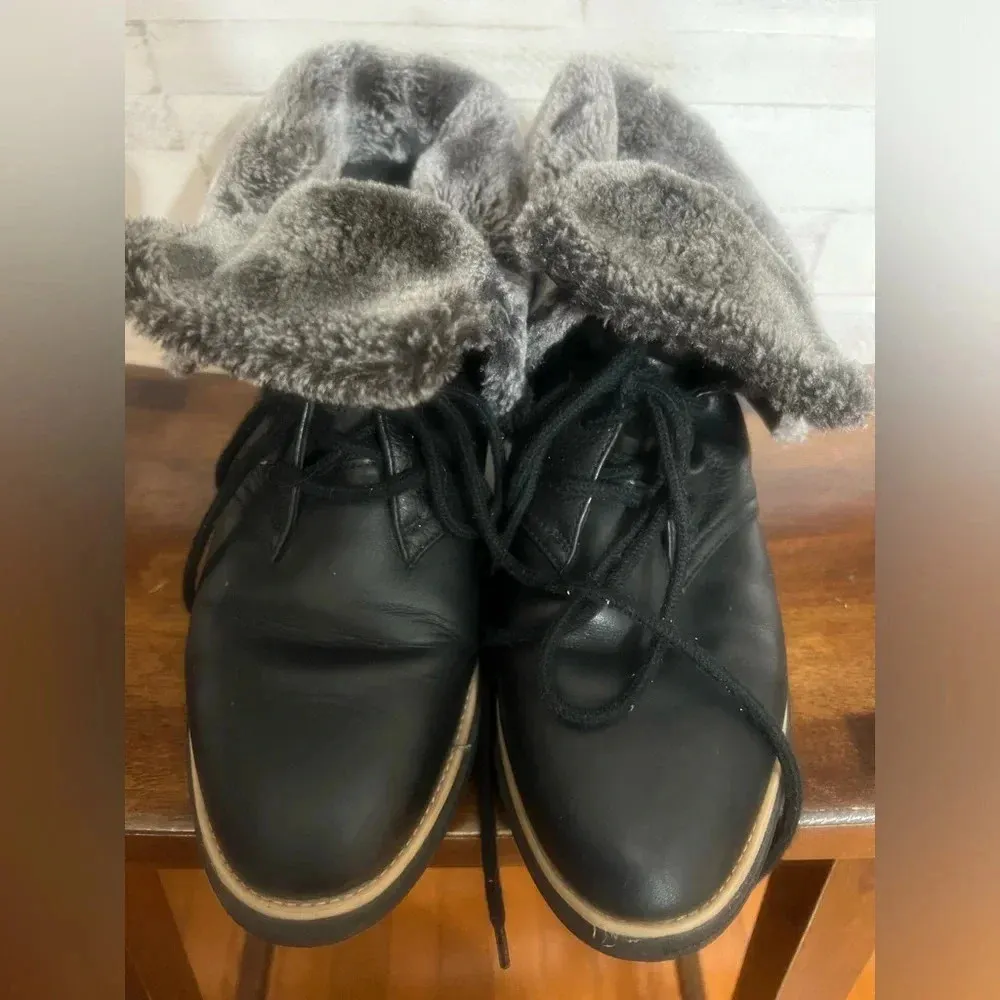 Clarks Womens Sharon Pearl Boots.  Fuzzy, comfortable and warm.  Size 9 - Image 4