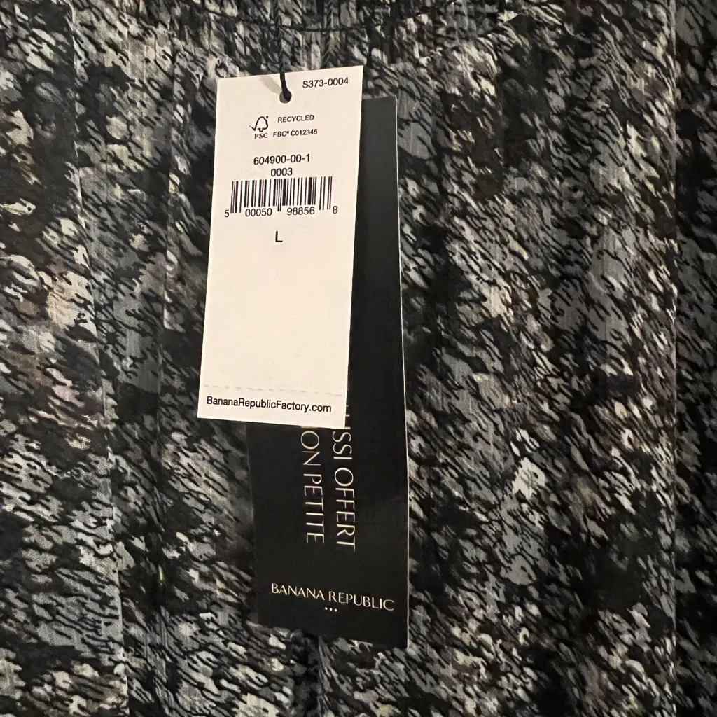 Banana Republic Black and Gray Casual Button Down Shirt - Image 4