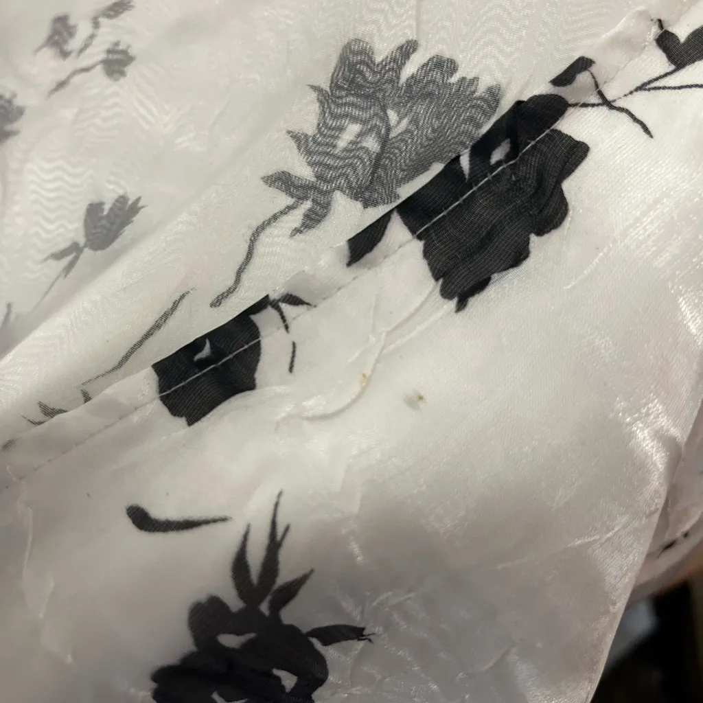 Vintage 90s Alex Evenings Crinkle Floral Blazer Jeweled Clasp White Black S - Image 5