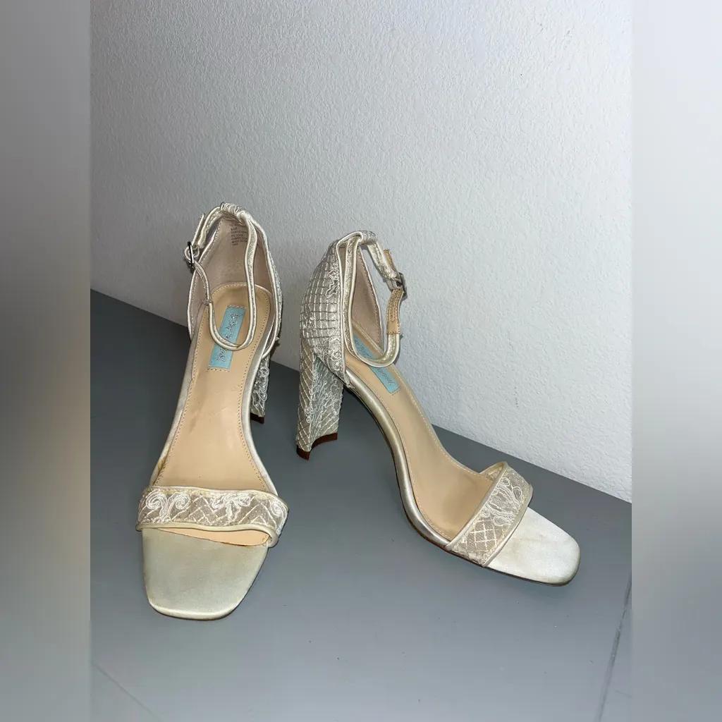 Betsey Johnson White Lace WeddingCollection OpenToe Half Moon Wedge Heels Sz 9.5 - Image 16