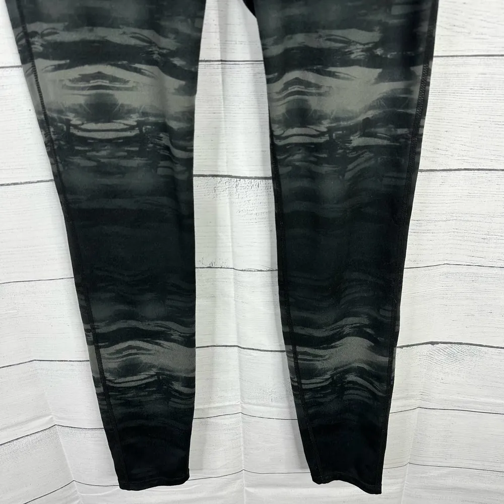 Athleta Womens Chaturanga Multi Flare Print 7/8 Leggings size Medium Gray Black - Image 6