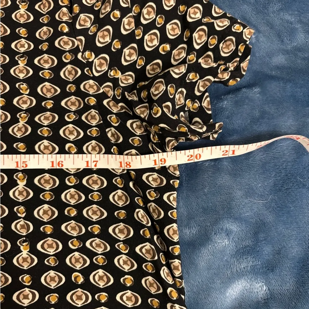J.JILL Black Multi Geometric 100% Rayon Short Sleeve Scoopneck Blouse Sz Small - Image 2