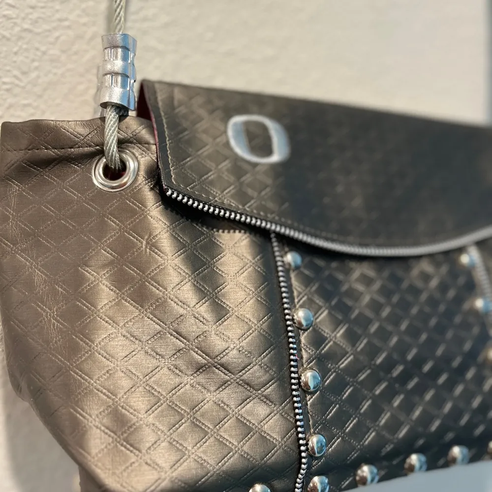 Tomboy Totes Quilted Metallic studded purse Oregon Ducks Cable wire handles Gray - Image 10