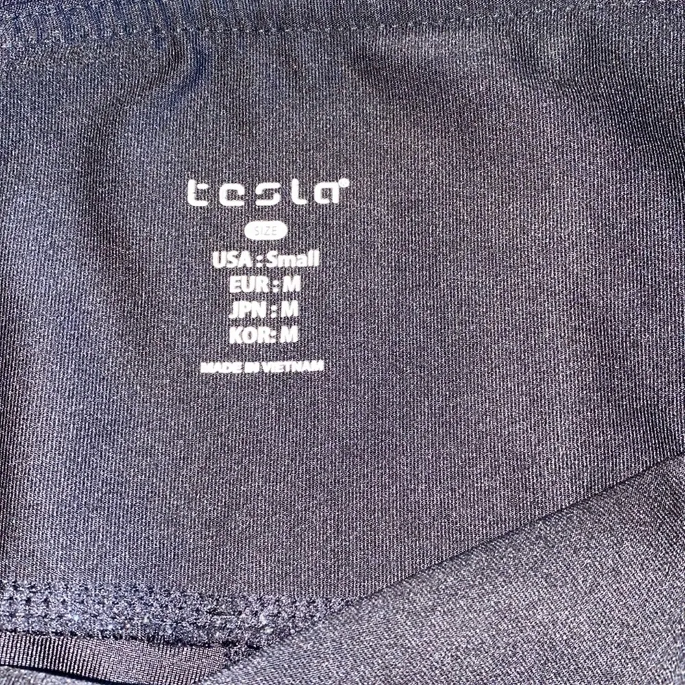 Tesla black athletic leggings size small - Image 3