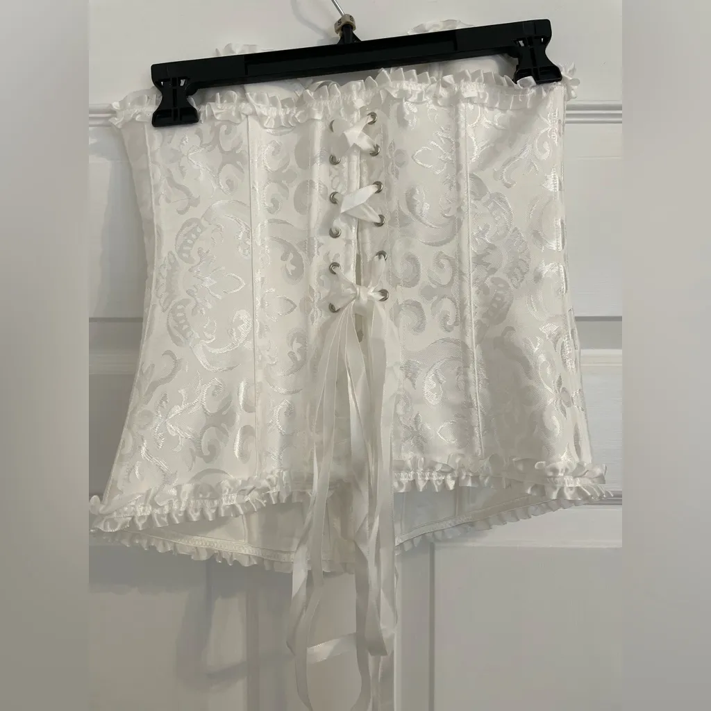 Elegant White Lace - Image 5