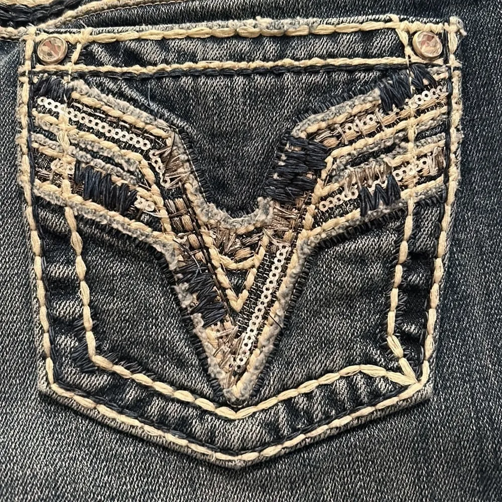 Vigoss Chelsea Capri Size 9/10 Heritage Fit Detailed stitching and Bling - Image 4