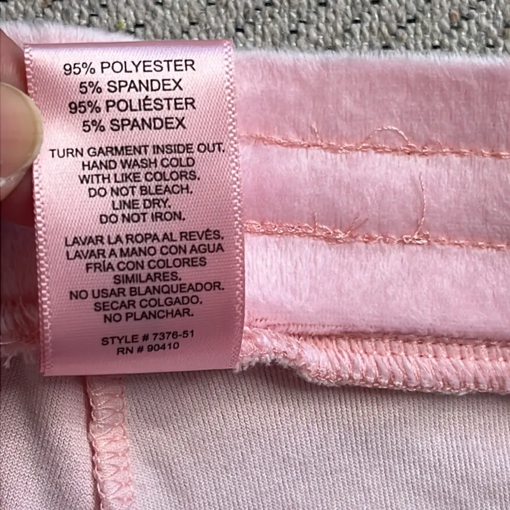 Juicy Couture pink velvet super soft tank/ pants Lounge Set, size XL - Image 6