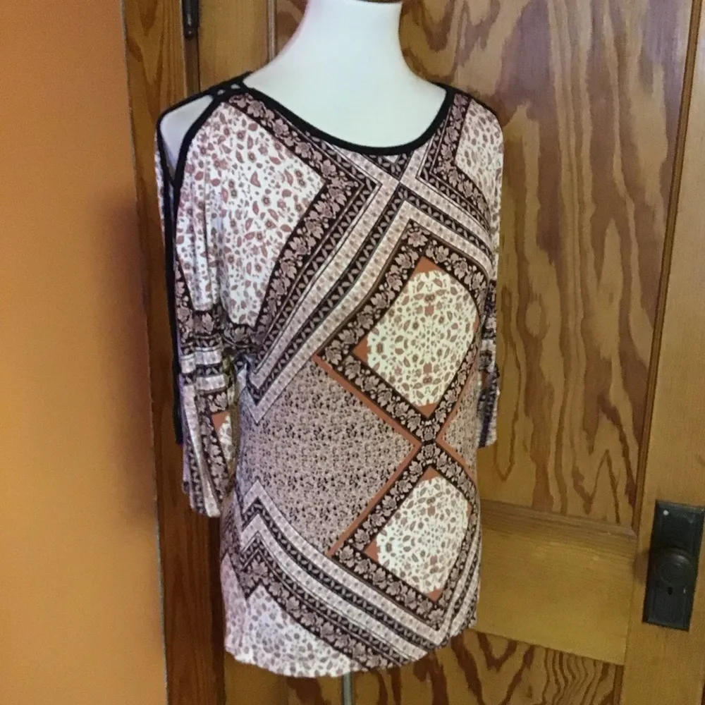 Rose & Olive patchwork print cold shoulder top - Image 5