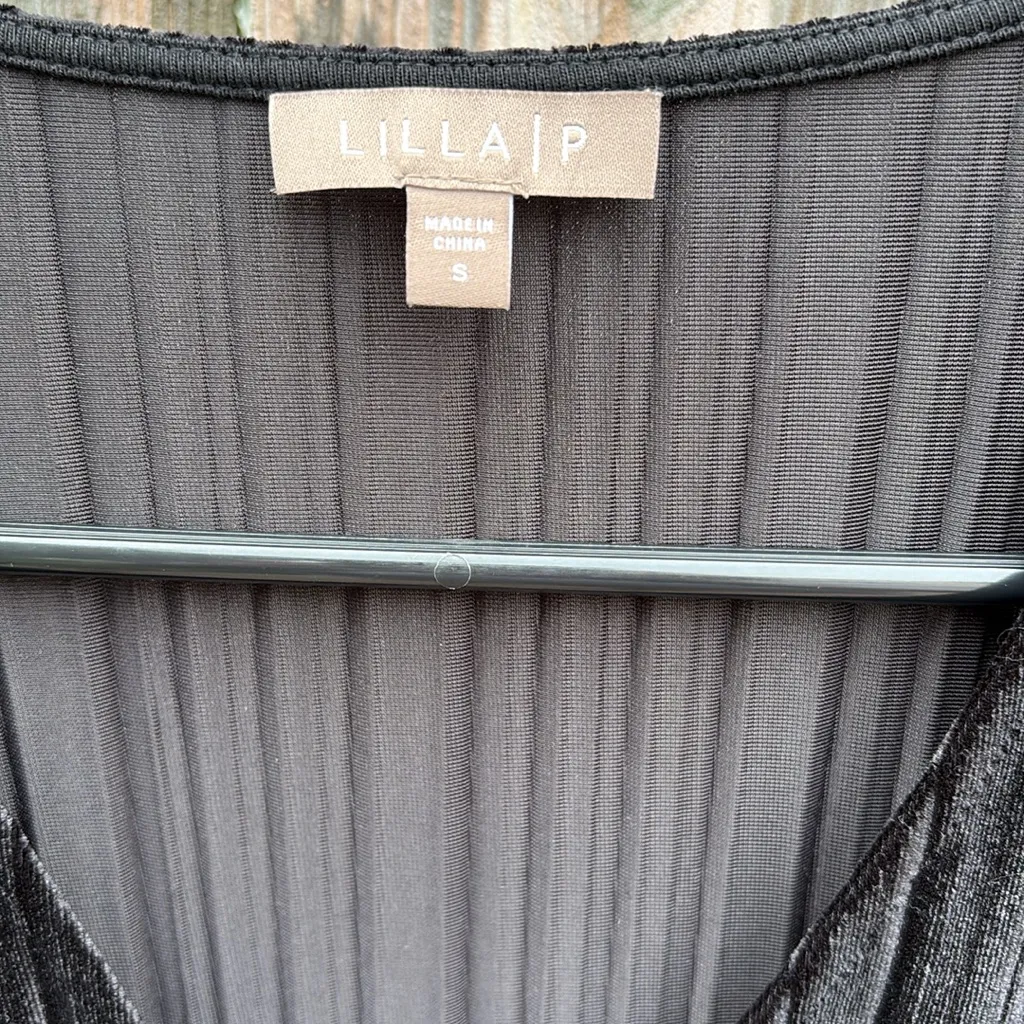 Like New Lilla P Flutter Sleeve Pleated Velour Dress Black Size Small - Image 5