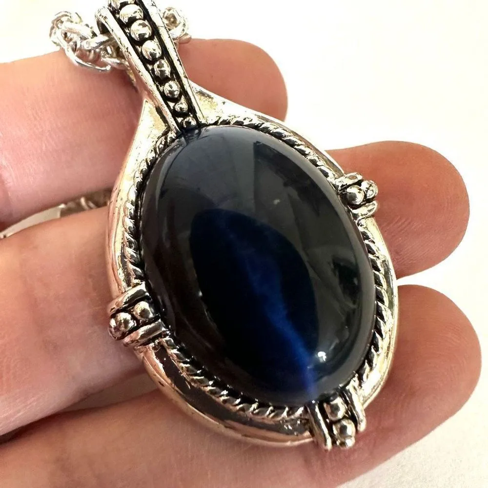 Kenneth Cole blue and silver tone pendant necklace - Image 4