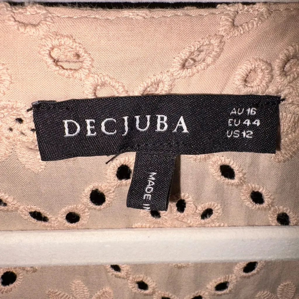 DECJUBA Tan Button - Image 3