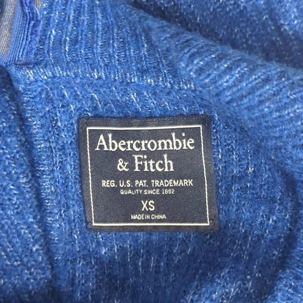 Abercrombie & Fitch Women's Royal Blue Keyhole Back Cable Knit Sweater| XS‎ - Image 5