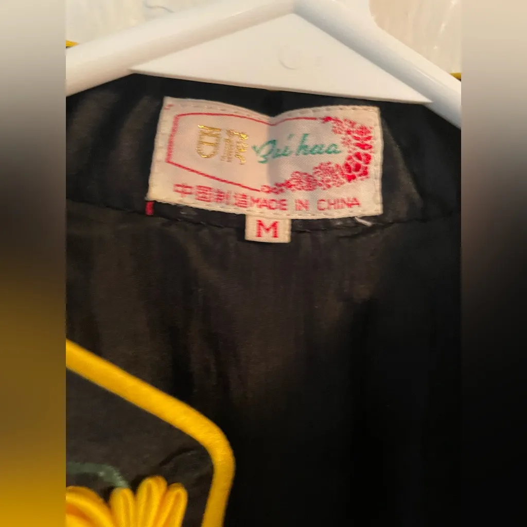 Vintage Chinese Silk Embroidered Robe or Jacket Black Silk Floral Motifs; M Size M - Image 5