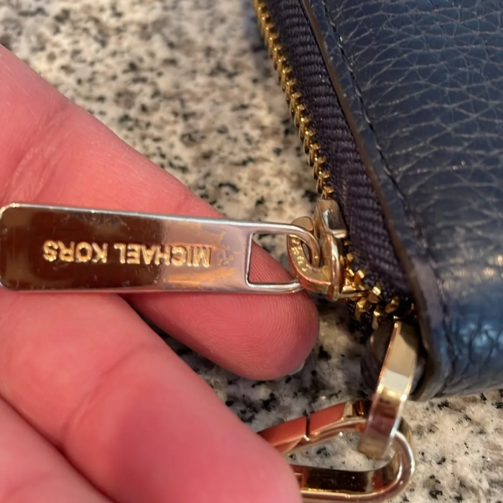 Michael Kors Continental Long Wallet with wristlet strap - Image 3