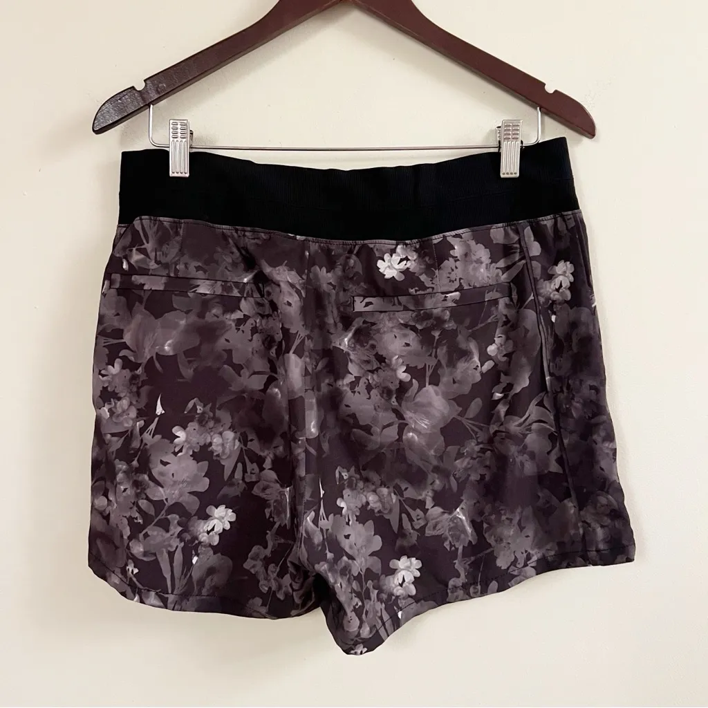 Athleta Women's Size 12 Brooklyn Printed Shorts Purple Black Floral 980415 - Image 4