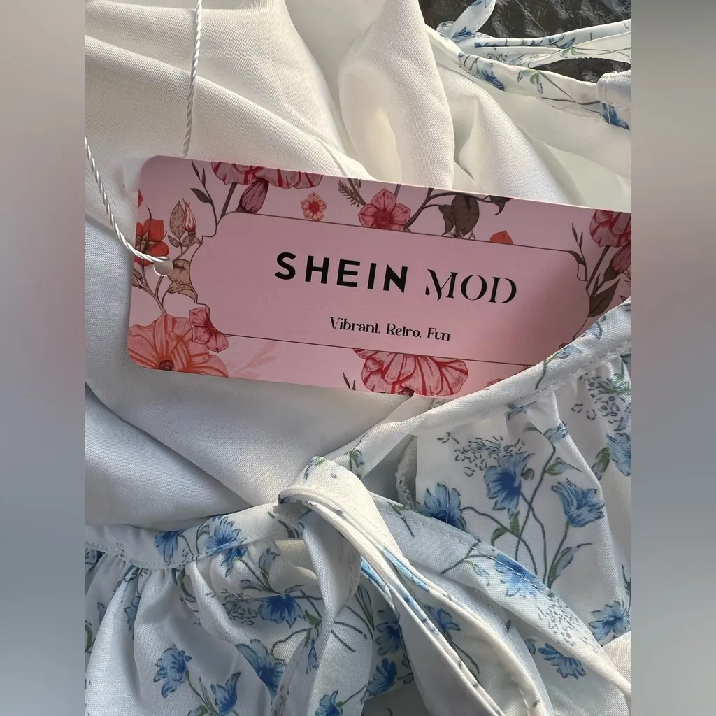 SHEIN Mod Plus Size Curve 1XL
Blue Floral Sundress Boho Front Tie‎ Corset Dress - Image 12