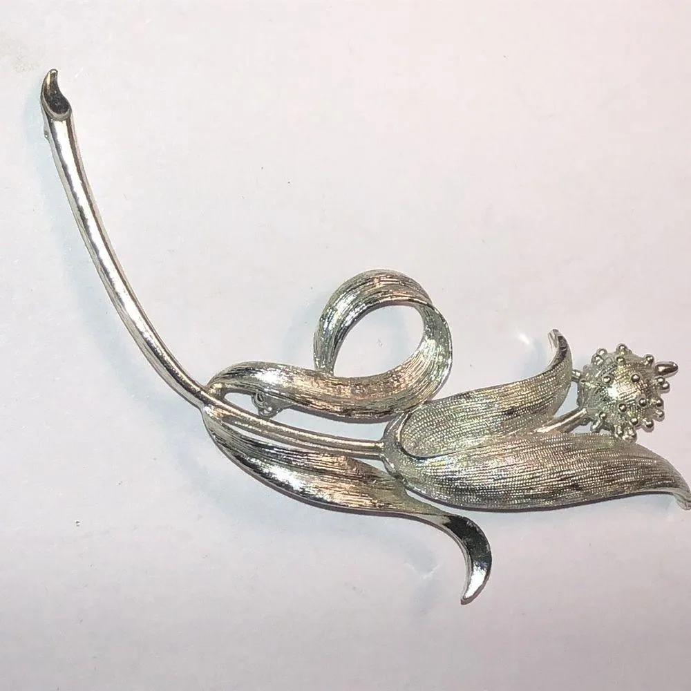 Vintage Silver Tone Textured Retro Boho Flower Brooch Shoulder Pin - Image 2