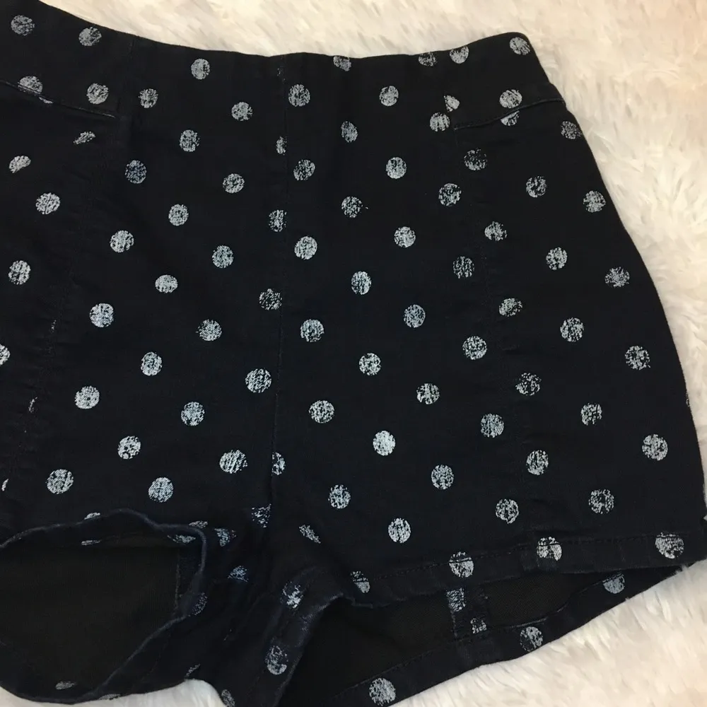 // KIMCHI BLUE Navy Blue Polka Dot High Waist Stretch Shorts 0 - Image 4