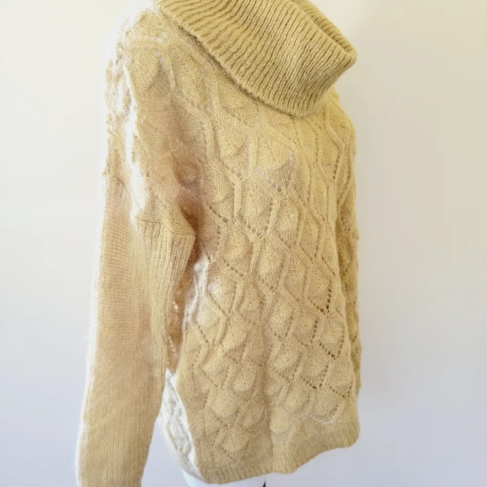 Anthro Elsamanda mohair pointelle sweater size medium - Image 3