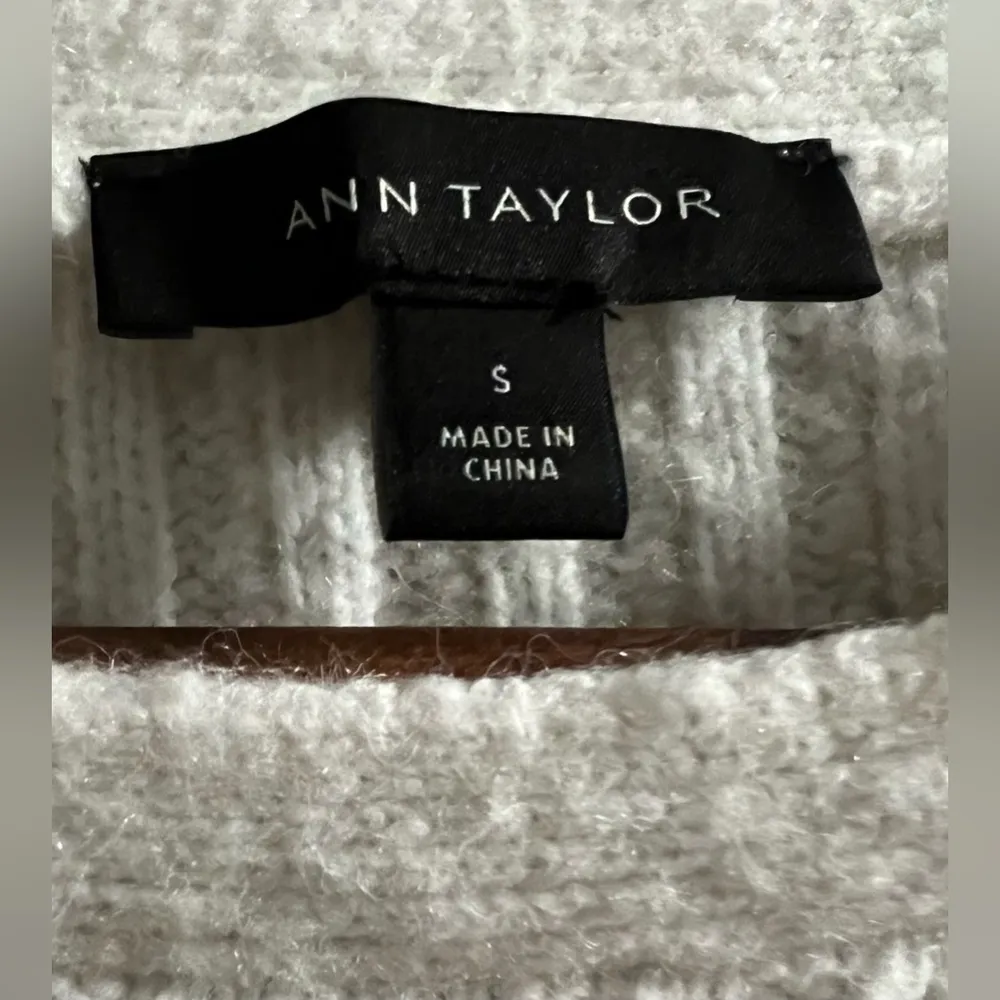 Ann Taylor Winter White Cable Knit Sweater Size Small - Image 2
