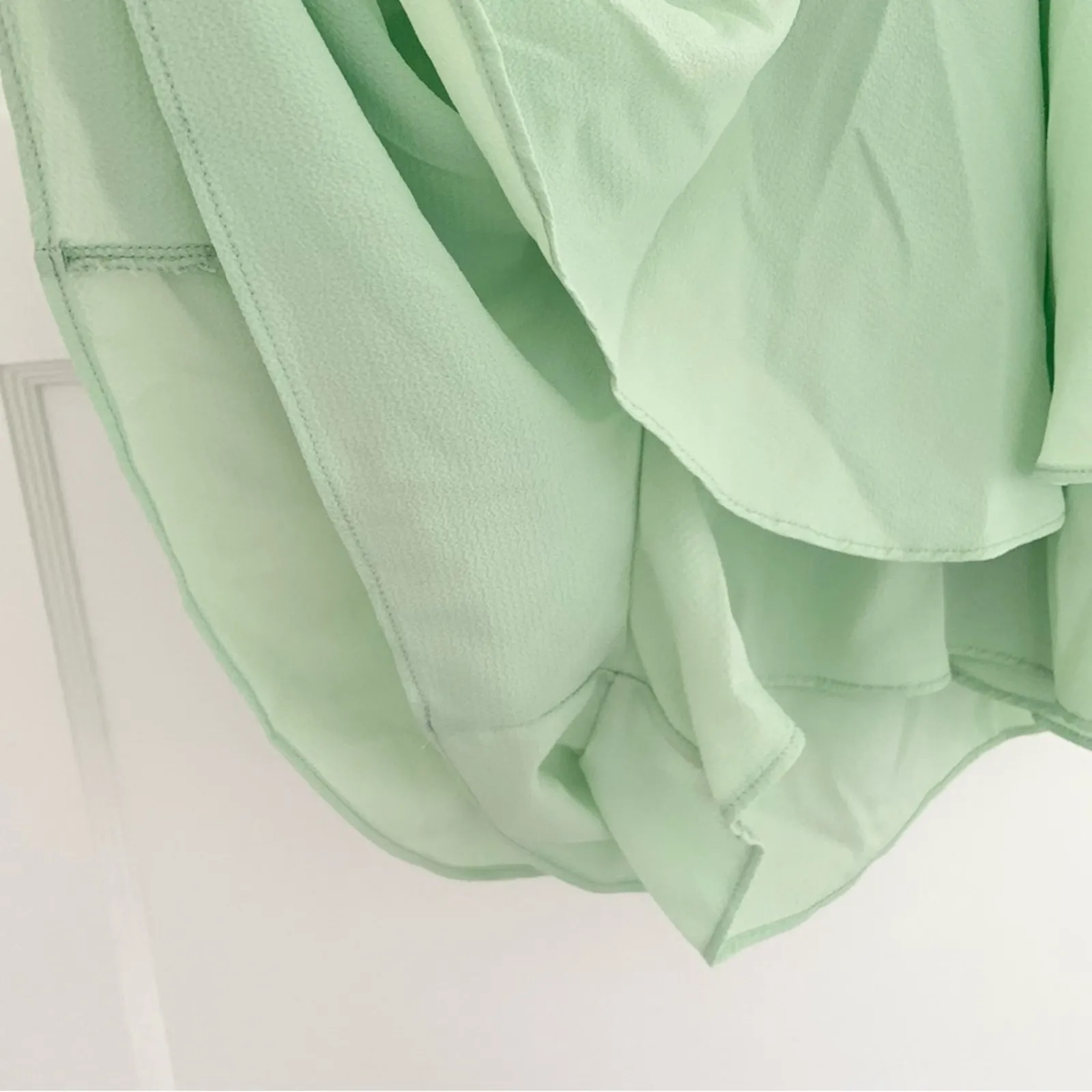 Green Ruffle Romper Dress w Built in Shorts Tropical Vacation Size Small - Image 7