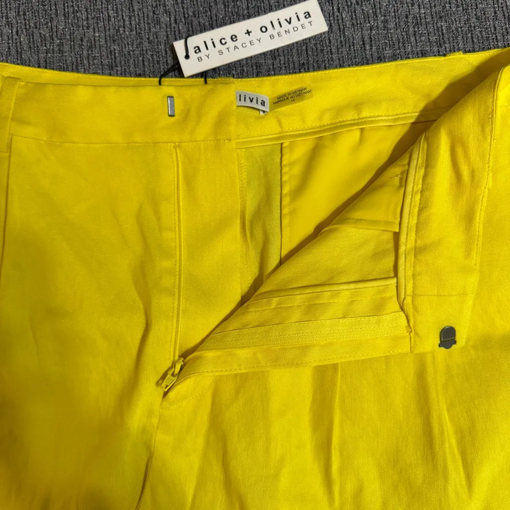 Alice + Olivia Conry Pleated Linen Blend Shorts - Image 9